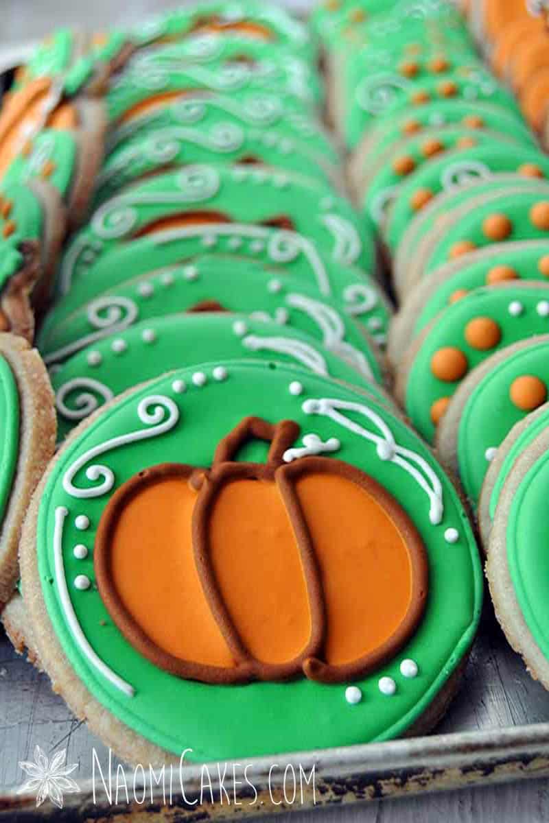 Pumpkin Cookies [Tutorial] - NaomiCakes
