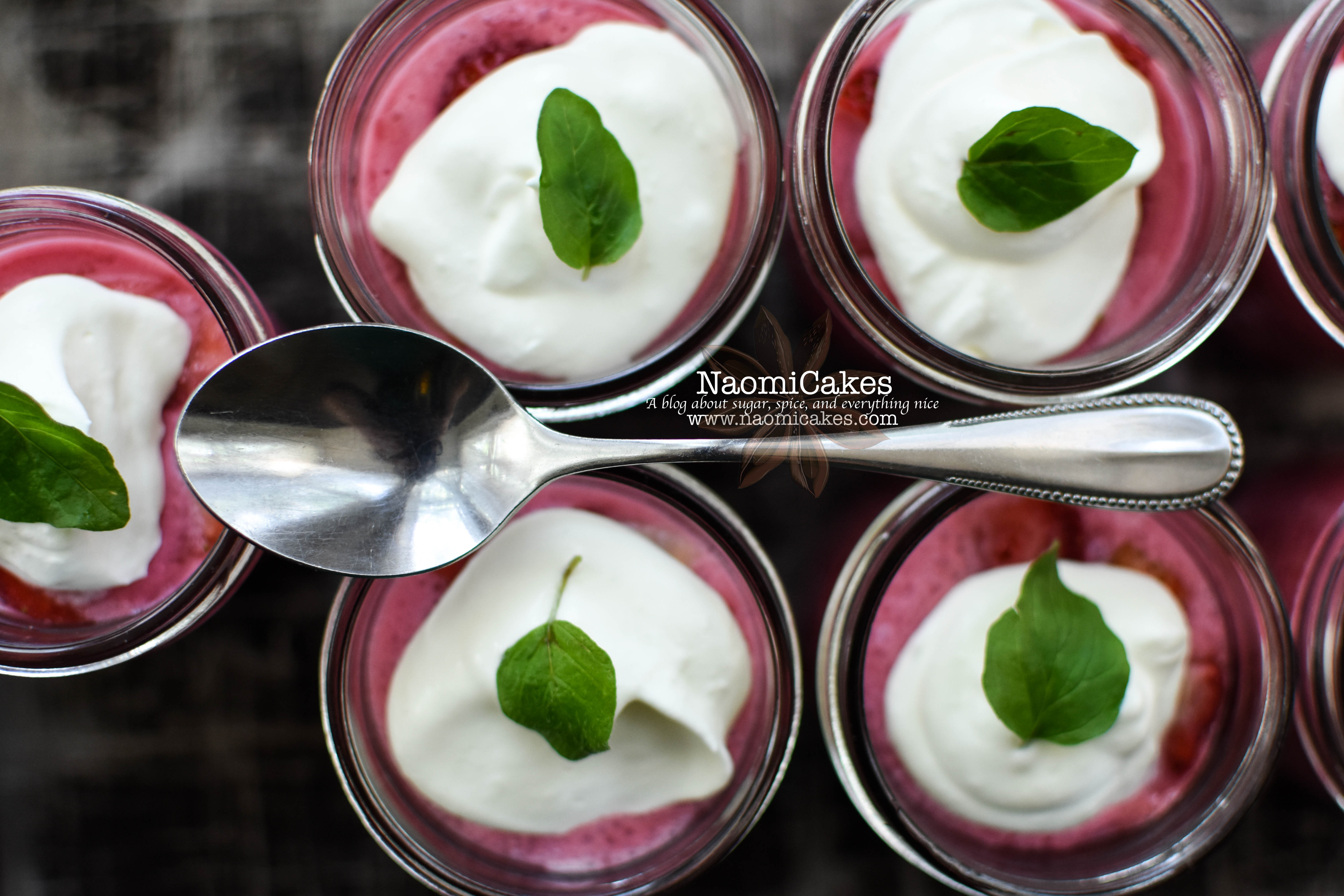 Strawberries 'N' Cream Jello [Recipe]