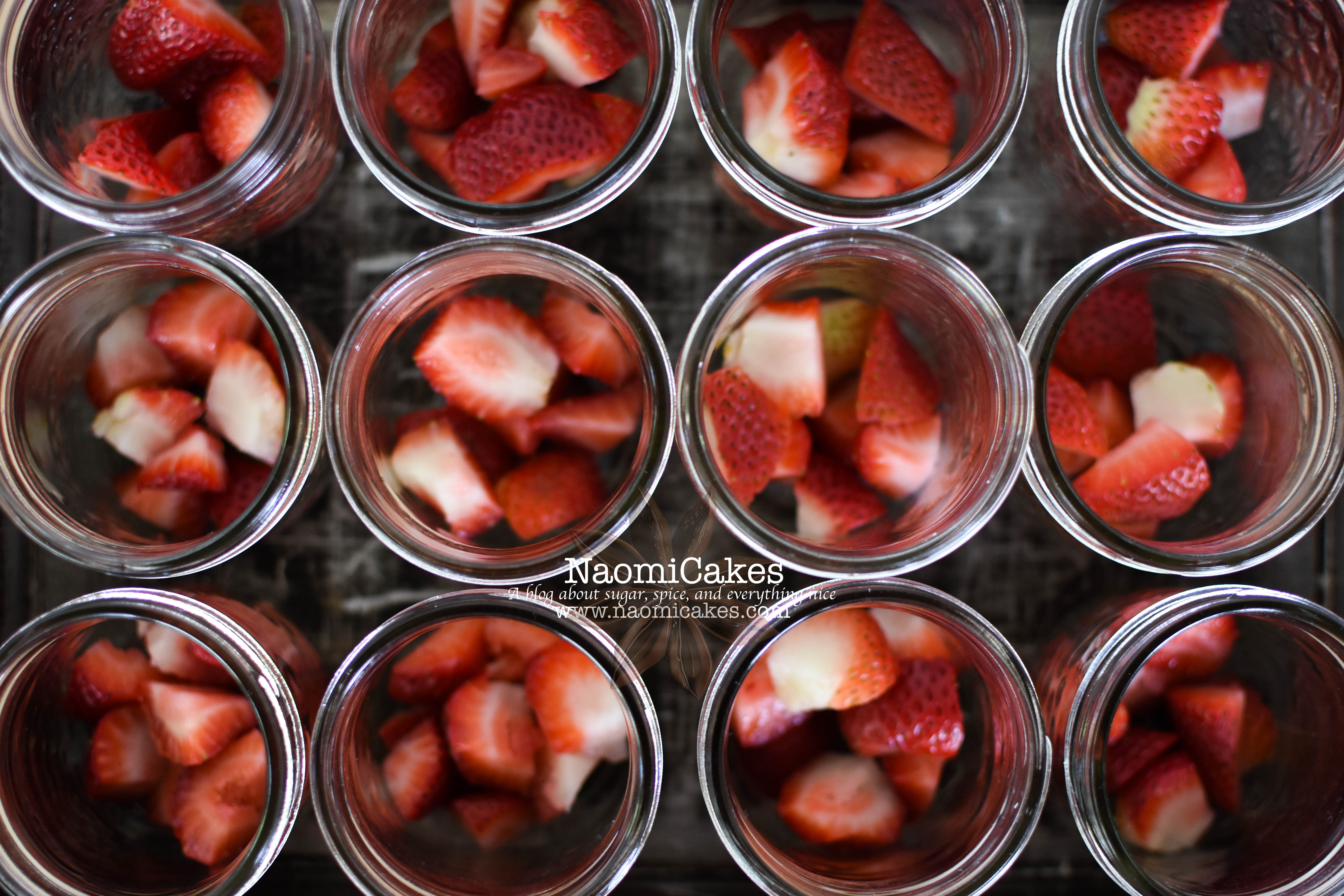 Strawberries 'N' Cream Jello [Recipe]