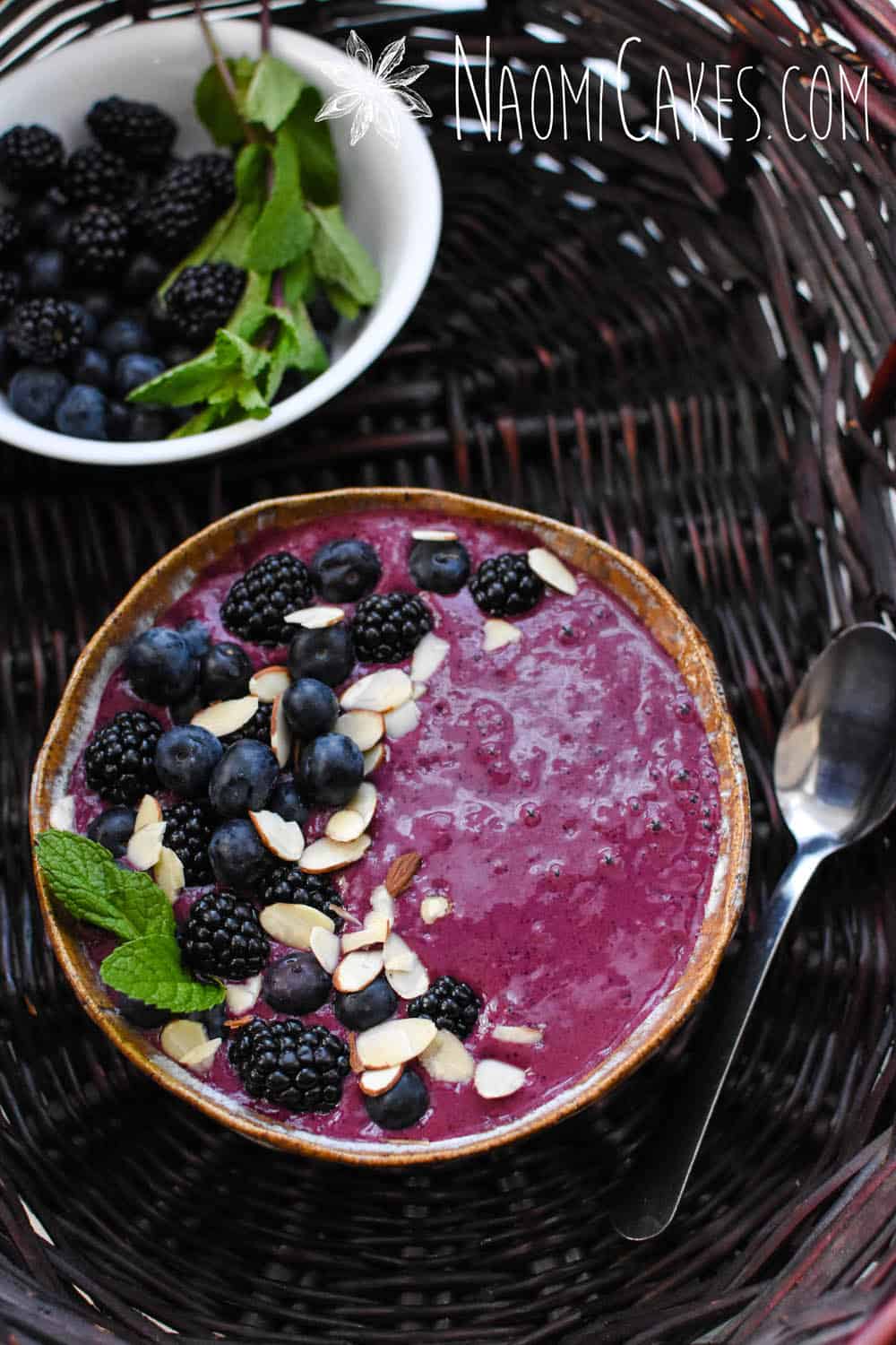 Blueberry Blackberry Smoothie Bowl [Recipe] -